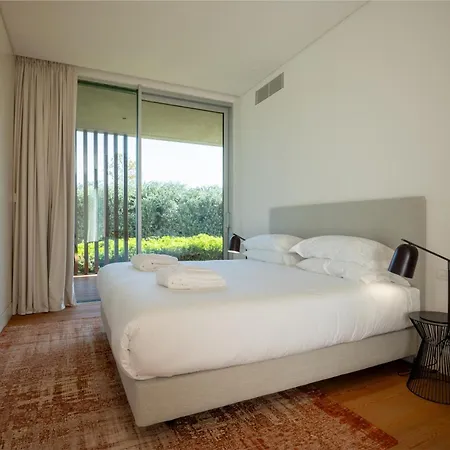 Aldeamento Turistico Bloom Marinha Villa *