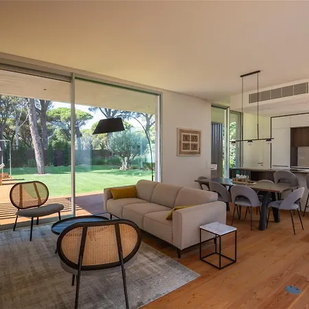 Aldeamento Turistico Bloom Marinha Villa