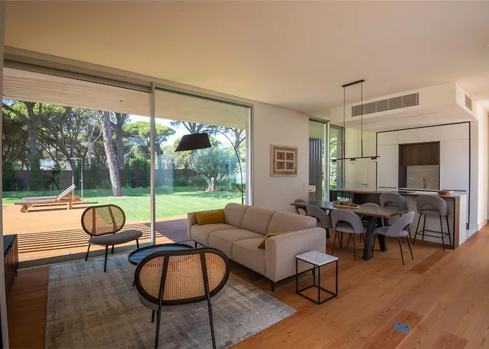 Aldeamento Turistico Bloom Marinha Willa